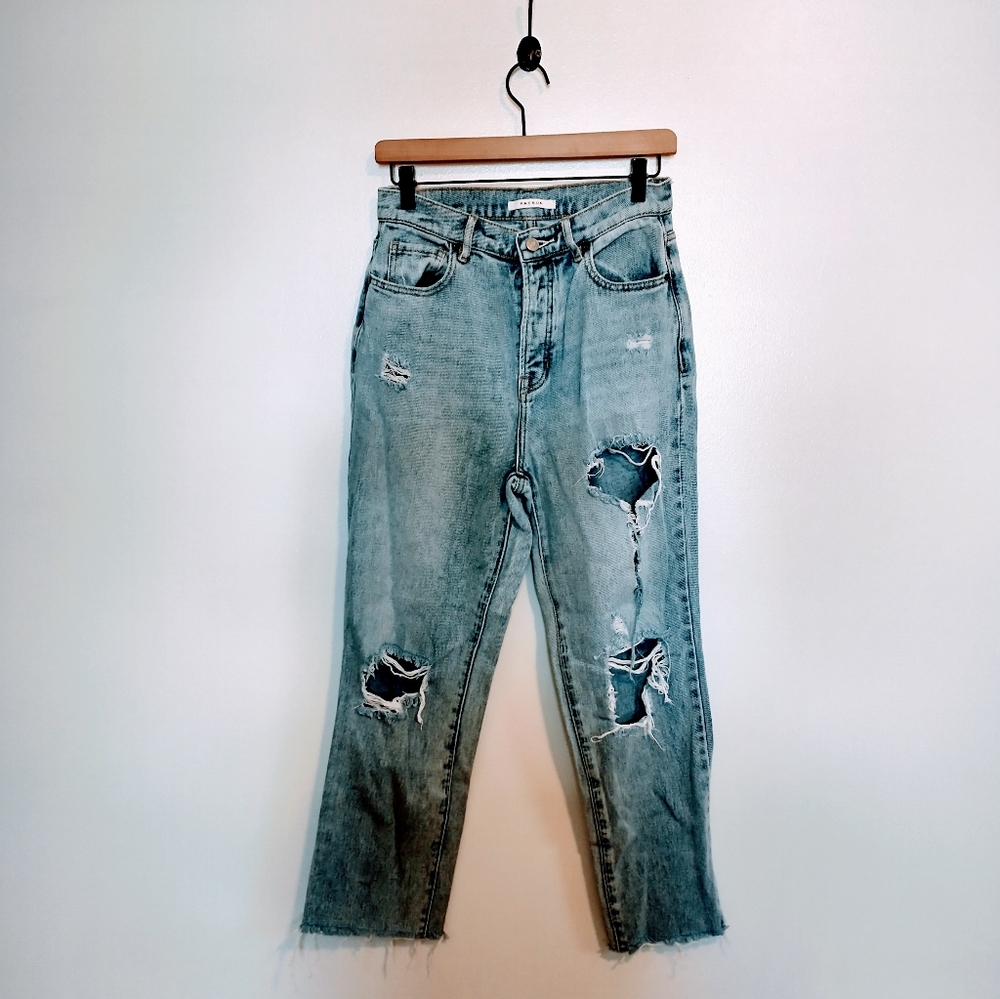 Pacsun high rise straight jeans with distressing in the front knees size 26.  Sm